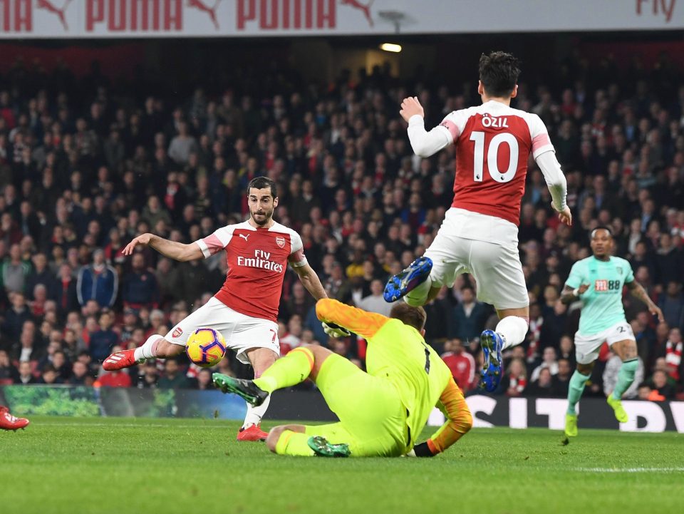  Henrikh Mkhitaryan doubled Arsenal's tally in the 27th minute