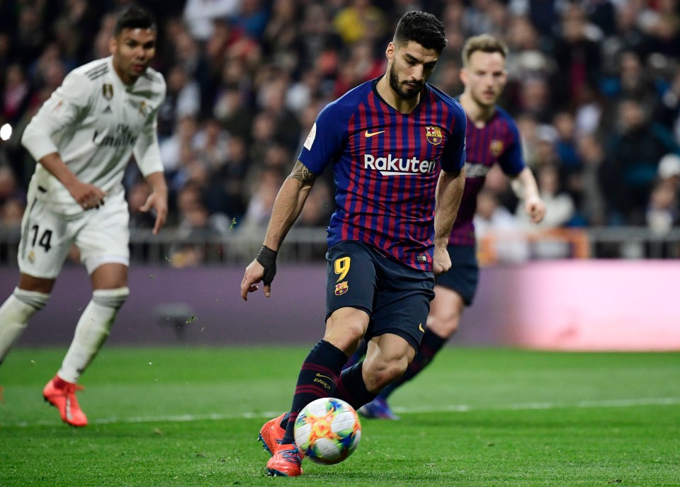  Suarez put Ernesto Valverde's side 3-0 up with a cheeky chip down the middle from the penalty spot