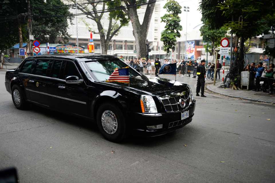  Trump's motorcade leaves his meeting with Kim Jong-un in Hanoi much earlier than planned