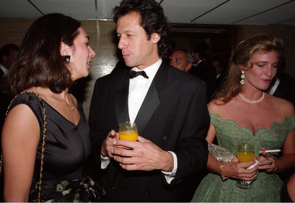  Ghislaine Maxwell, Imran Khan and Taki Theodoracopulos at a party yo mark the fall of communism at the Savoy