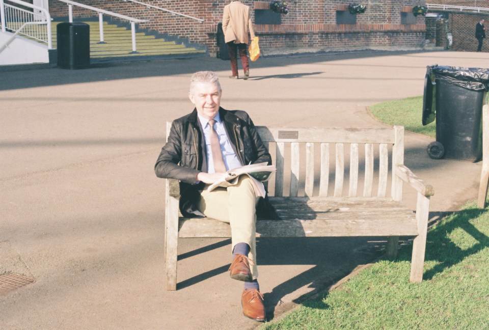  Graham Roberts studying the runners ahead of a day's racing at Kempton