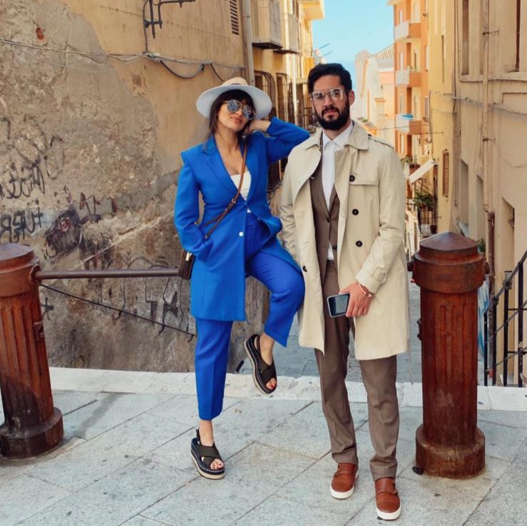  Isco and his pregnant model girlfriend Sara Salamo pose for a photo