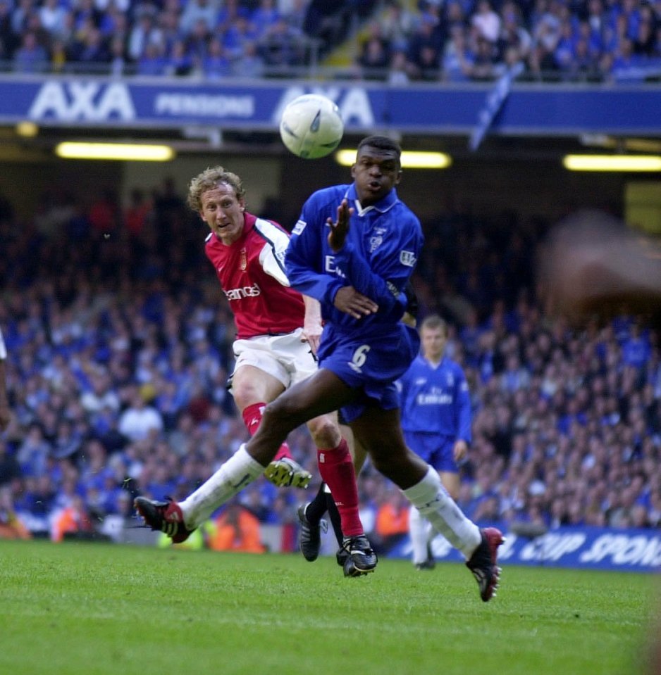  Parlour hammers in a beauty during the 2002 FA Cup final