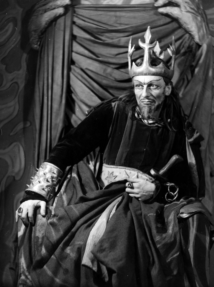 John Gielgud playing MacBeth in 1942