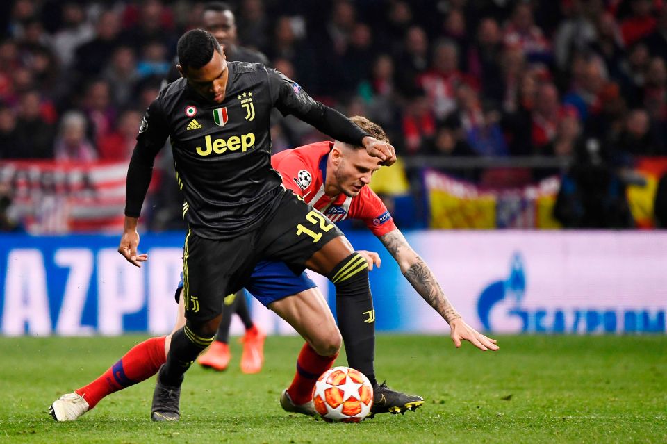  Man Utd will reignite their interest in Alex Sandro in the summer