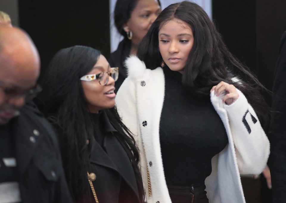  Jocelyn Savage, right, and Azriel Clary arrive for Kelly's bond hearing in Chicago