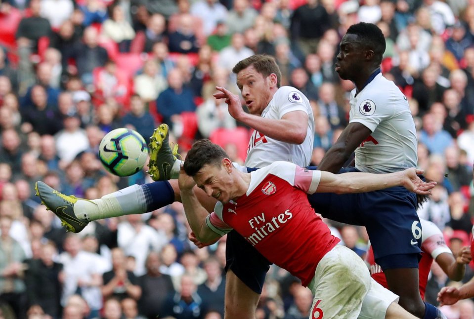  Sanchez and Koscielny clashed in injury time