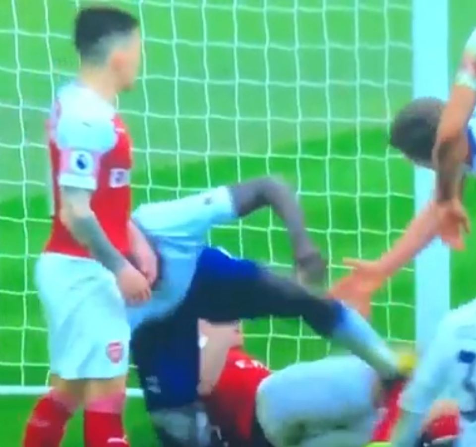  TV cameras showed Davinson Sanchez appearing to stamp on Laurent Koscielny