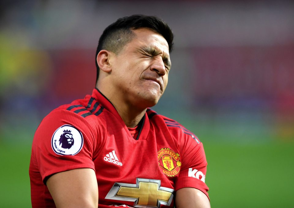  Alexis Sanchez has been troubled by a knee injury