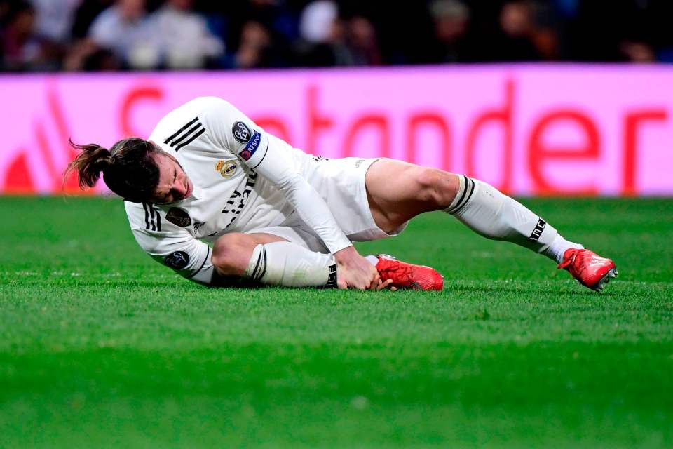  Real Madrid winger Gareth Bale suffered a minor ankle injury during the 4-1 defeat against Ajax