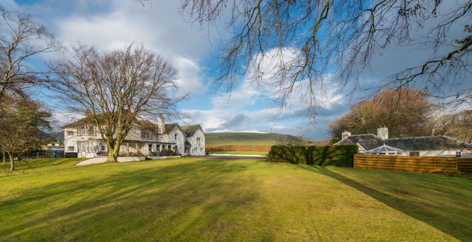  The house is situated on beautiful backdrop of the Scottish countryside