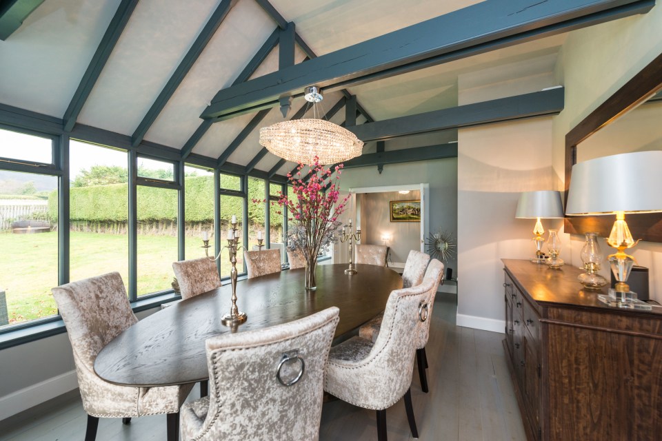  The dining room/conservatory features excellent views of the Scottish landscape