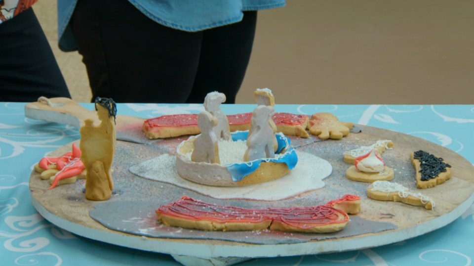  Russell Brand is known for his eccentric style; shockingly he used his artistic flair to create a vagina-inspired bake