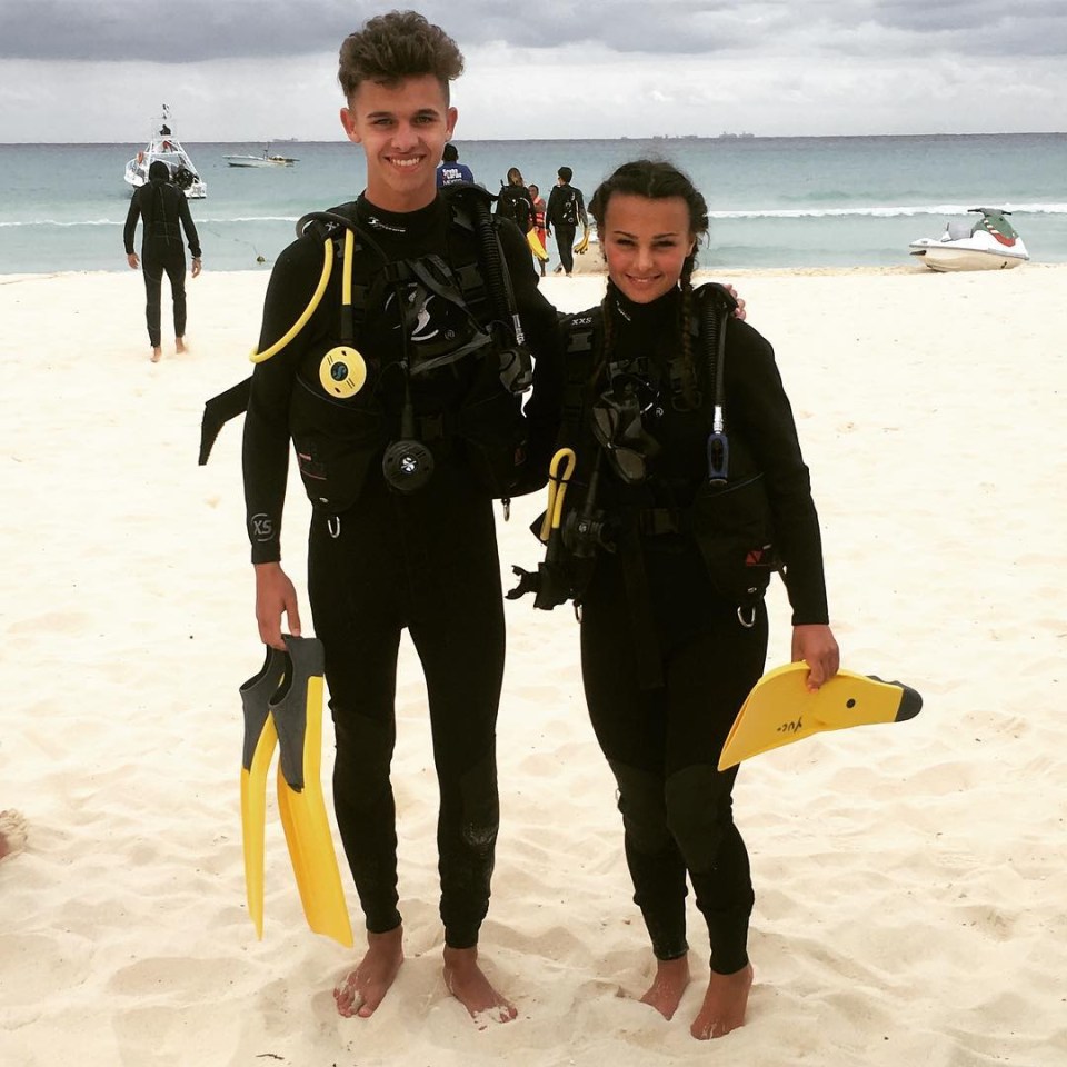  The adorable pair posed for a photo in their diving trip in Mexico