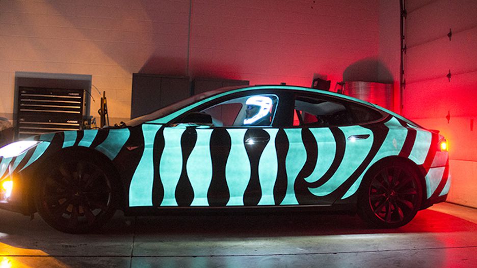  Creative patterns and designs can be made with the glowing paint