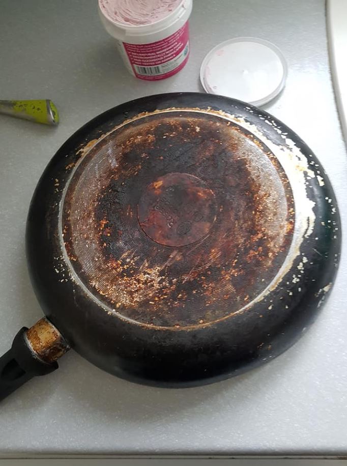  One mum shared a photo of her very burnt frying pan