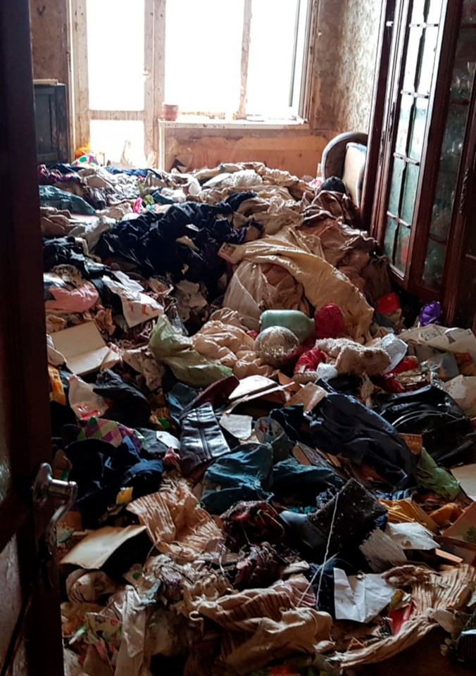  The state of the flat in Moscow was so bad that police used chemical protection suits