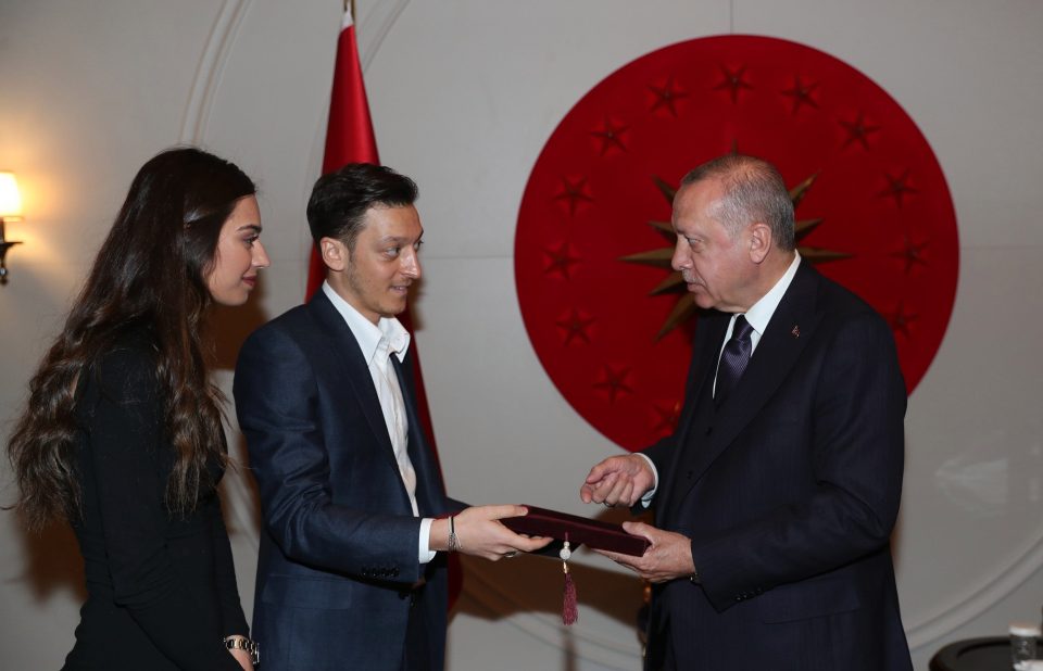  Mesut Ozil and his fiancée Amine Gulse have invited Turkish president Erdogan to their wedding