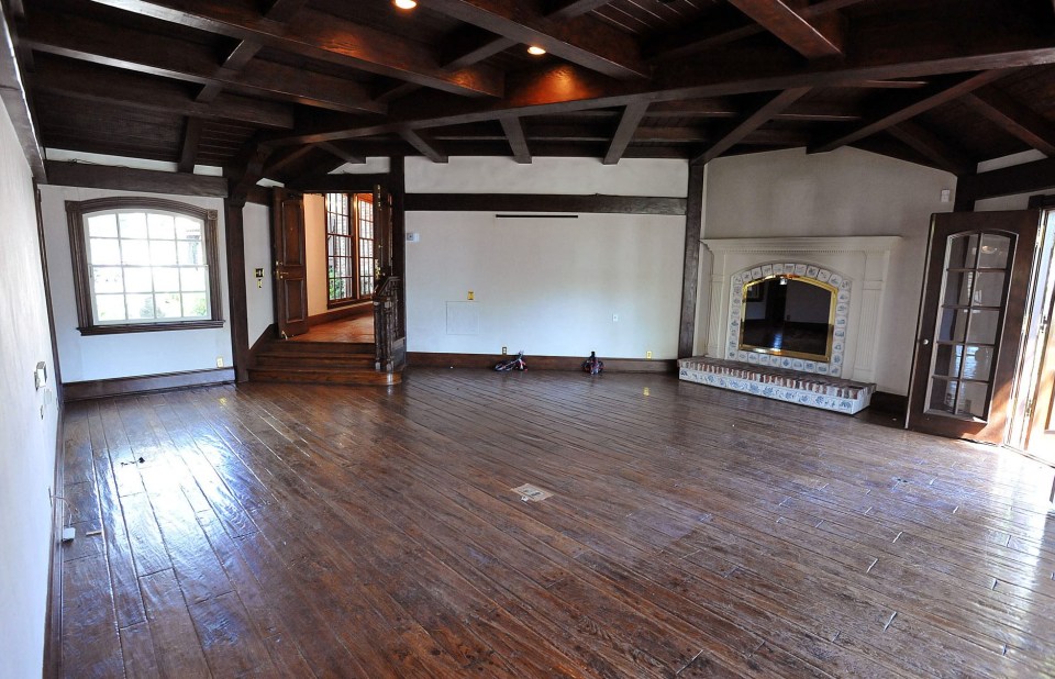 An image shows the master bedroom of Michael Jackson’s Neverland ranch after the furniture was removed