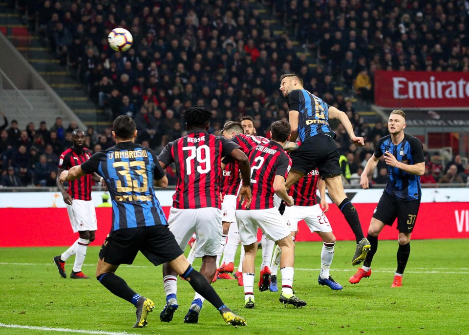  Stefan De Vrij made it 2-0 to Inter Milan in the 51st minute