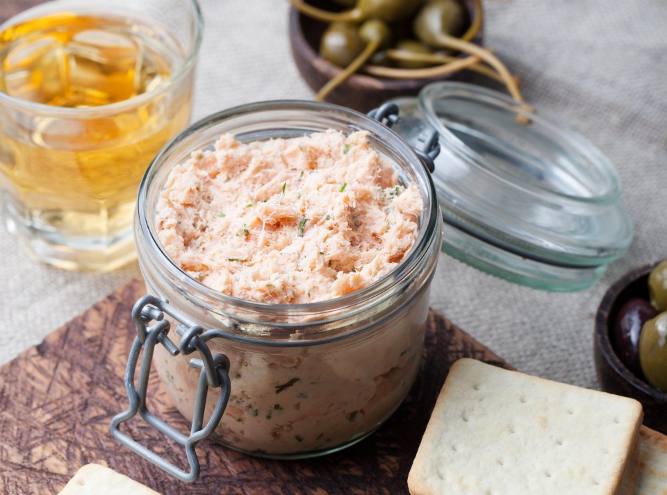  Tip: Serve on rye bread rounds, oatcakes, melba toast or baguette