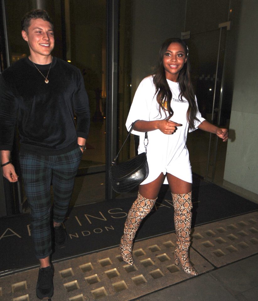  Samira looked sensational in a thigh-skimming t-shirt and boots