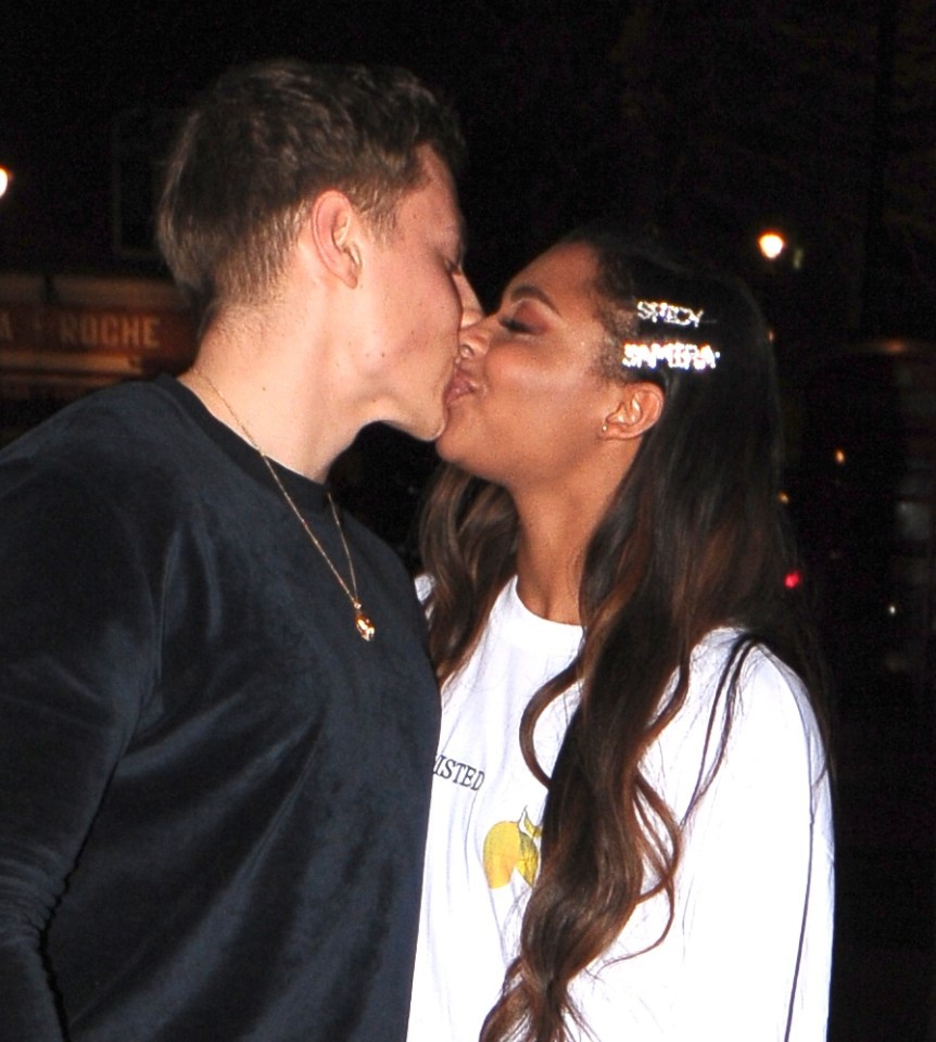  Samira and Alex looked sweet together as they locked lips