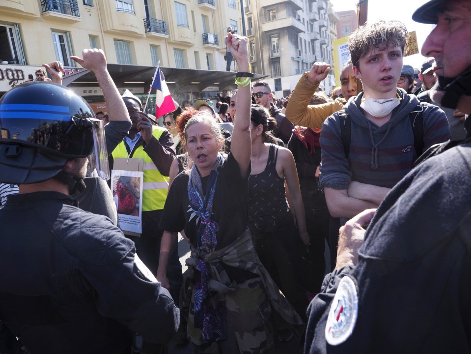  Today's clashes were the 19th weekend in a row in which Yellow Vest protesters have taken to the streets