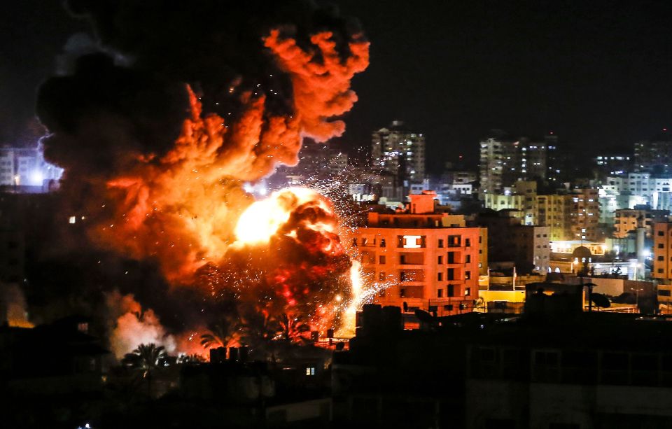  The air attacks on Gaza came hours after an apparent ceasefire was agreed upon