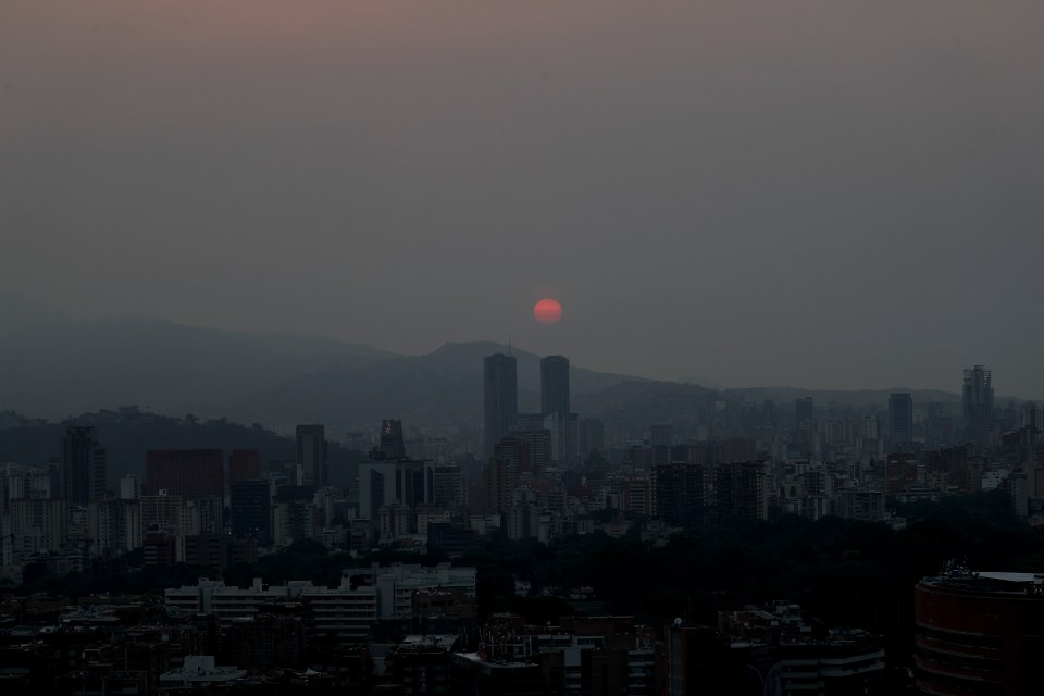  Caracas shrouded in darkness this morning