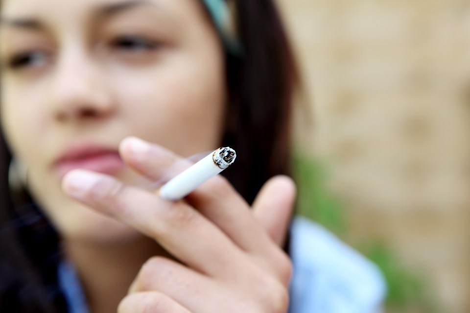 Young adults under the age of 21 should be banned from buying cigarettes, MPs, doctors and campaigners say