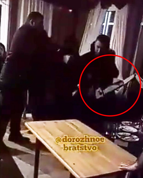  A maniac entered the Russian bar with an active chainsaw in Russia