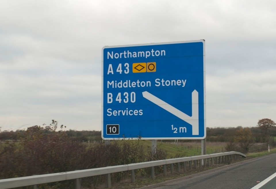  Transport Focus has called for Highways England to redraw motorways signs