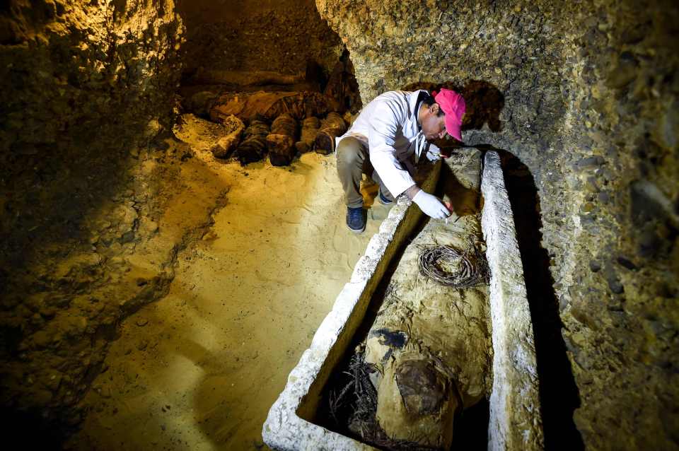  Experts opened this sarcophagus live on telly