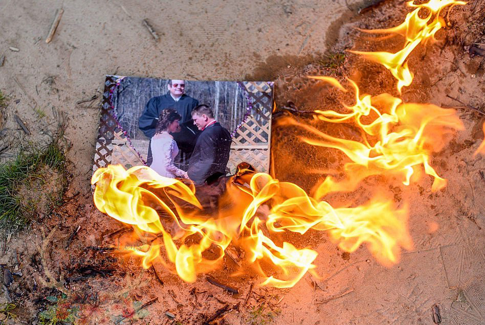  She also set fire to the picture to mark 'a new chapter' in her life