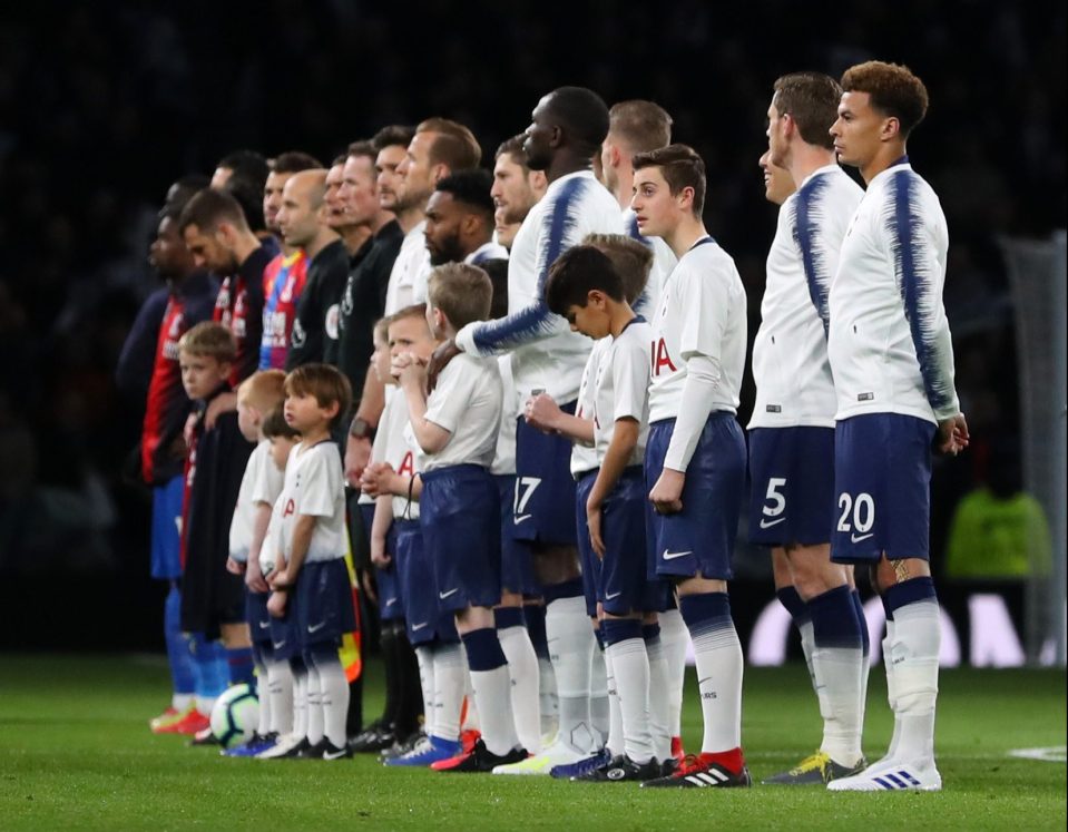  Spurs players line up ahead of the game against Palace