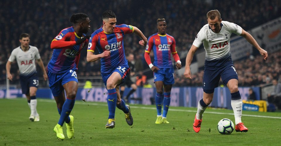  Harry Kane tests out the turf early on as he drives at the Palace defence