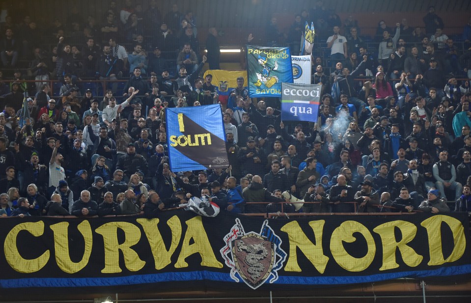  But ardent Inter fans from the Curva Nord group call on the club to get rid of the Argentine striker