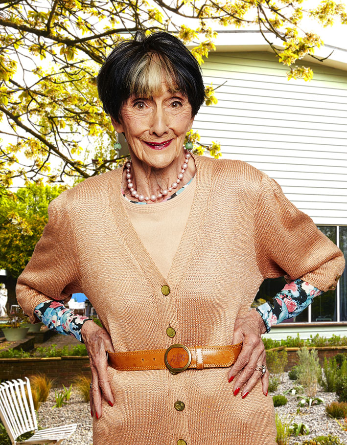 EastEnders star June Brown has revealed she can barely see and avoids going to social gatherings