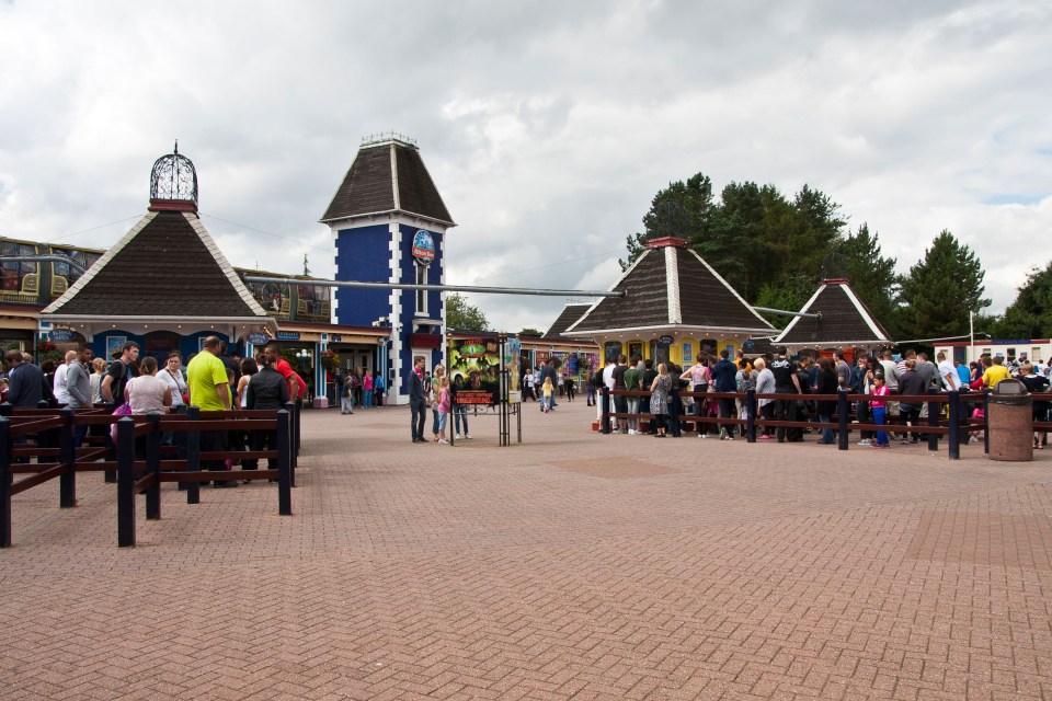 Alton Towers offers a second day pass if there was more than an hour of rain during your visit