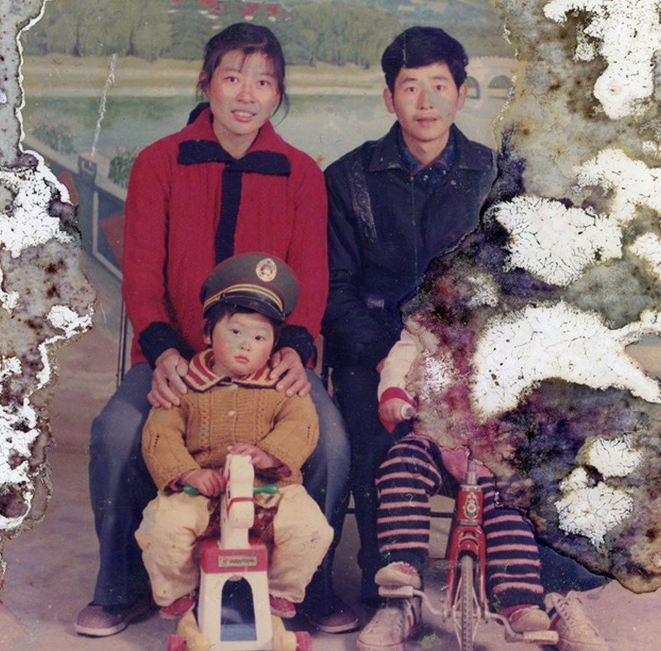 Siyuan, whose real name is Si Lulu, is pictured (in hat) in a family portrait