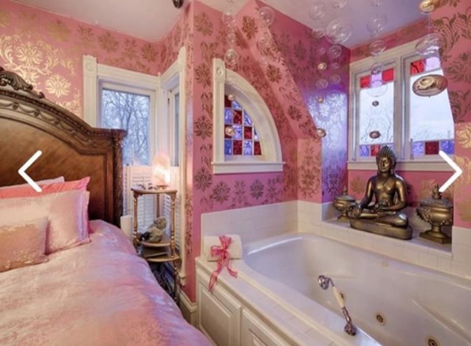  Fans of the colour pink may love this room, although the proximity of the bed and the bath is rather baffling