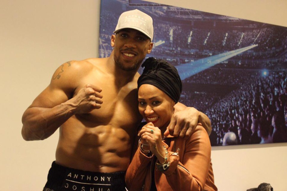 Anthony Joshua and Emeli Sande pose for a picture after a boxing match