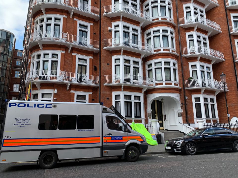  Cops went into the Ecuadorian Embassy this morning and took Assange into custody