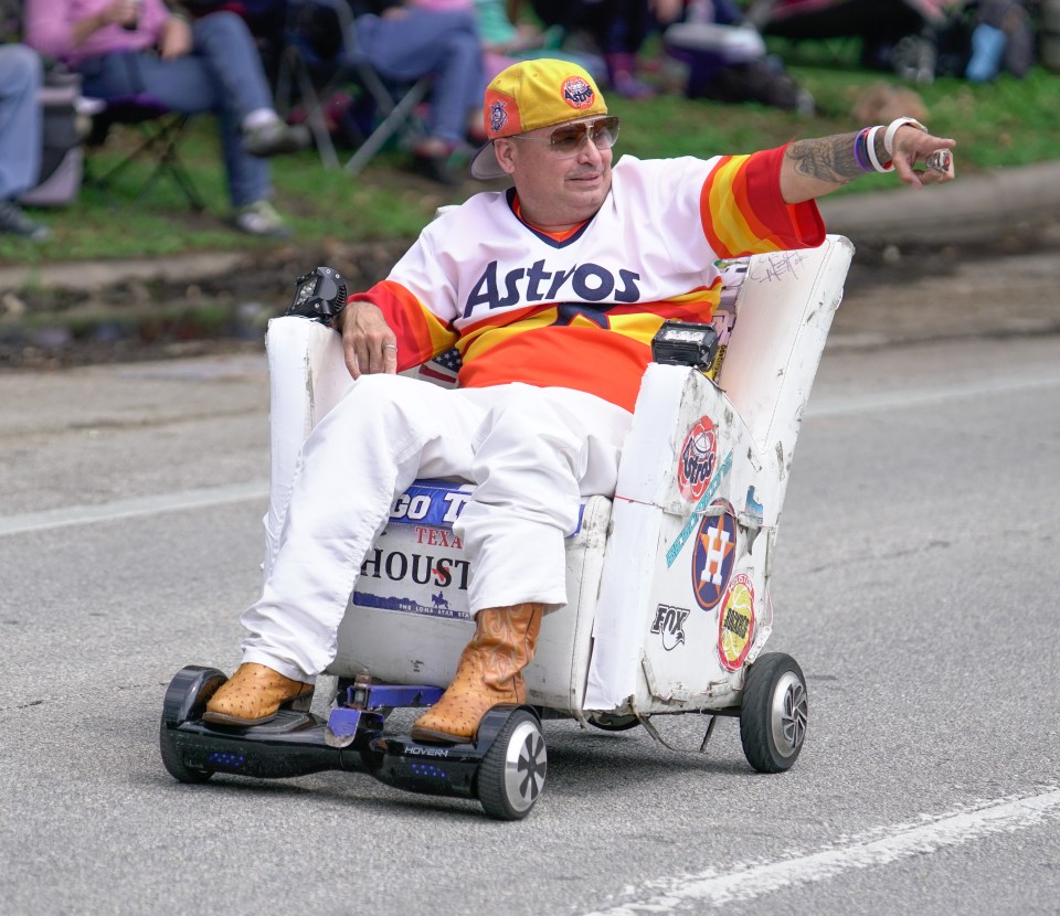  This baseball fan had his own reclining motor to show off