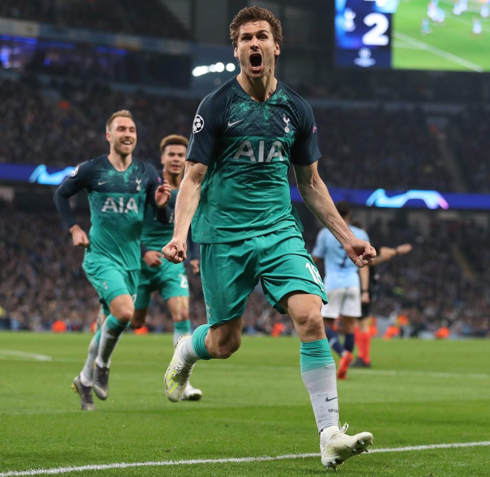  Fernando Llorente celebrates with the Tottenham fans at the Etihad