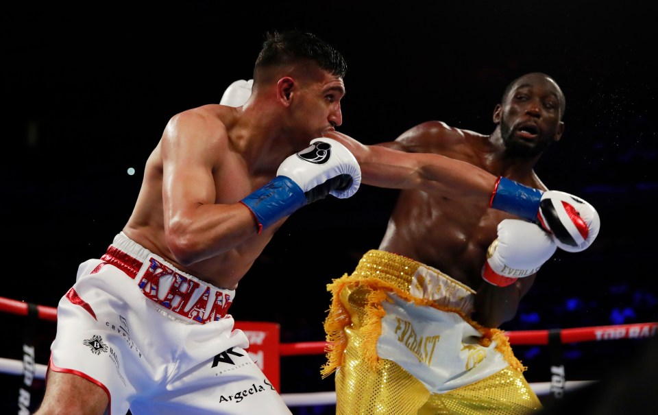  Terence Crawford dominated Amir Khan in their WBO welterweight bout