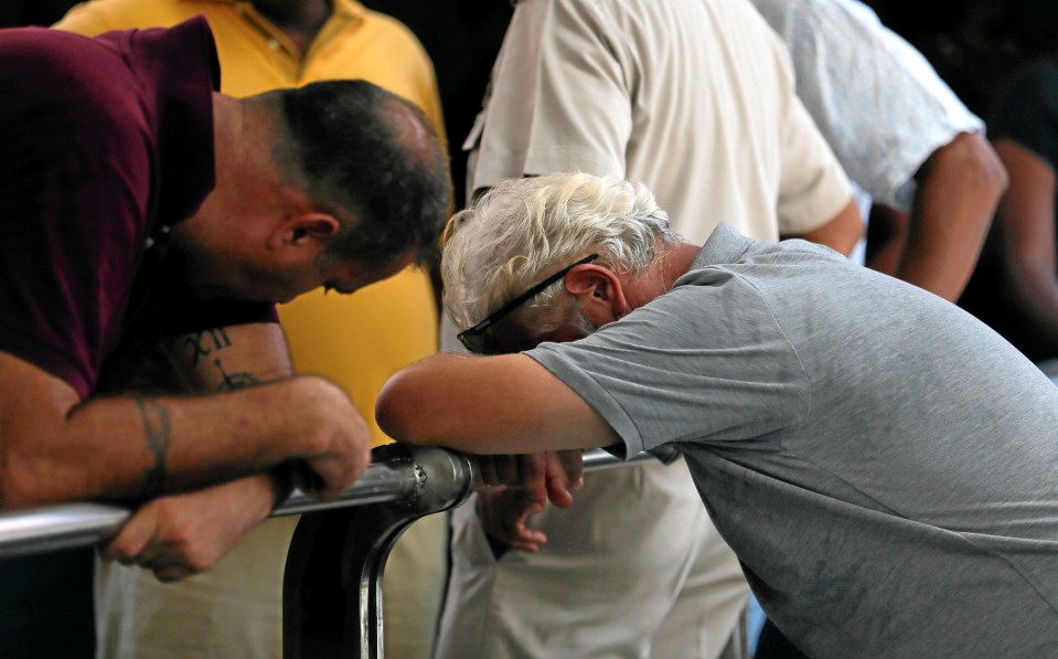  Witnesses bow their heads as they take in the devastation in Colombo