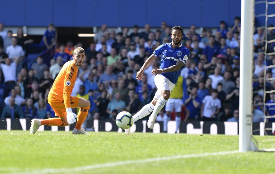  Theo Walcott came off the bench to finish off United