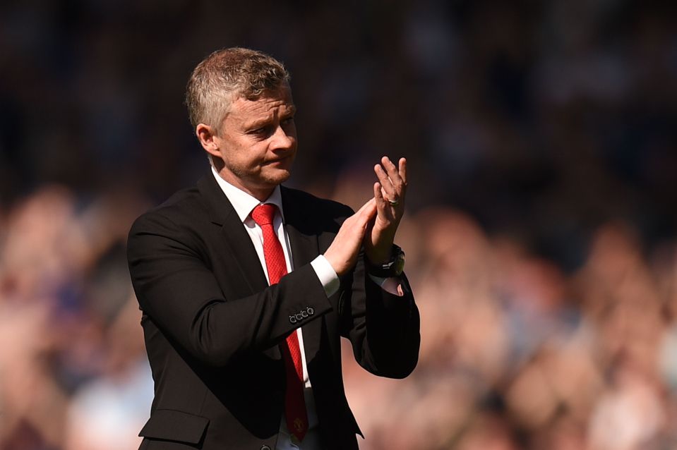  Ole Gunnar Solskjaer apologises to the travelling United fans at Goodison Park